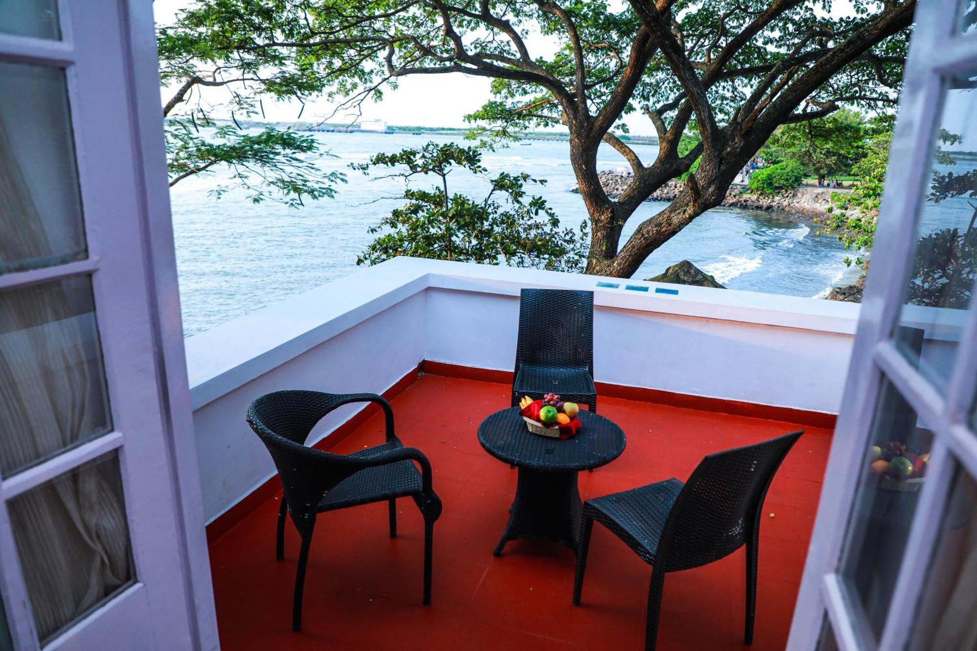 Old Lighthouse Bristow Hotel Kochi Exterior foto
